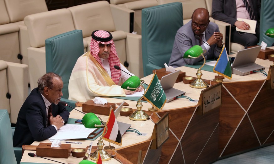 epa10575490 Sudan Ambassador to the Arab League Alsadik Omar Abdullah (L) speaks during an emergency meeting in Cairo, Egypt, 16 April 2023. The meeting was called amid a power struggle between the Su ...