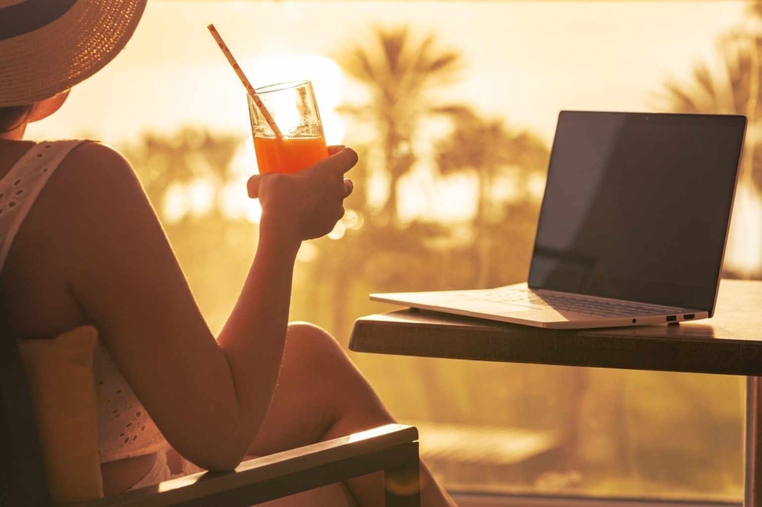Sun, fun and a bit of work: the so-called workation, or vacation, where you also work at the holiday destination, is on the rise.