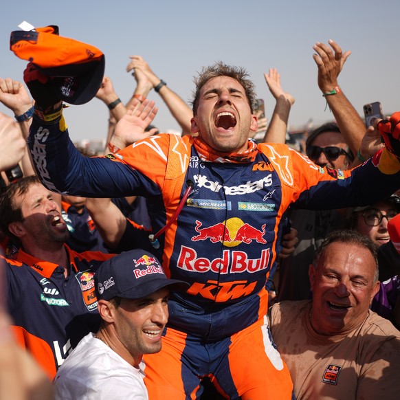 Rider Luciano Benavides of Argentina celebrates after the thirteenth stage with a start and finish in Yanbu, Saudi Arabia, Saturday, Jan.17, 2026. (AP Photo/Thibault Camus)
Luciano Benavides