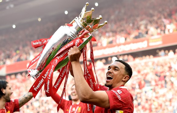 epa12134852 Liverpool player Trent Alexander-Arnold lifts the Premier League trophy after the English Premier League match between Liverpool and Crystal Palace in Liverpool, Britain, 25 May 2025. EPA/ ...