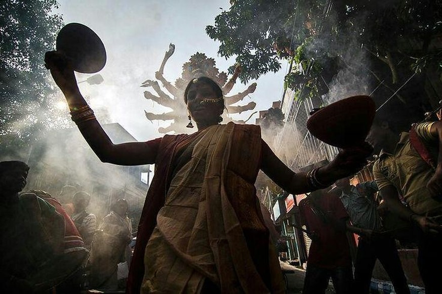 Accidental renaissance

A religious procession in India celebrating Durga Puja, a Hindu festival dedicated to The Ten-Armed Hindu Goddess Of Victory, Maa Durga

https://www.reddit.com/r/AccidentalRena ...