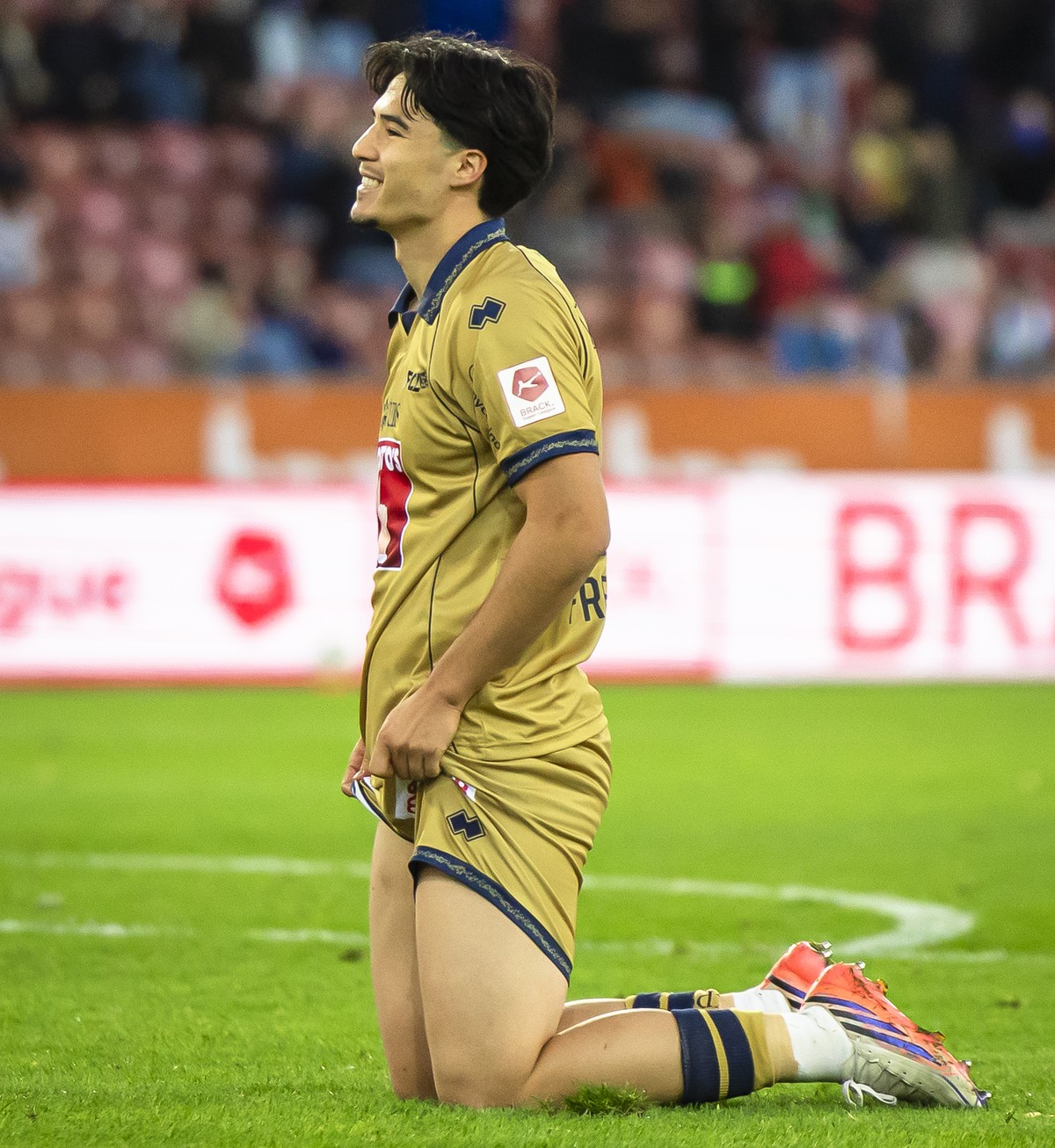 Bung Meng Freimann (FCL) reagiert nach dem er eine Gelbe Karte erhaelt im Fussball Meisterschaftsspiel der Super League zwischen dem FC Zuerich und dem FC Luzern am Samstag, 24. Oktober 2026 im Letzig ...