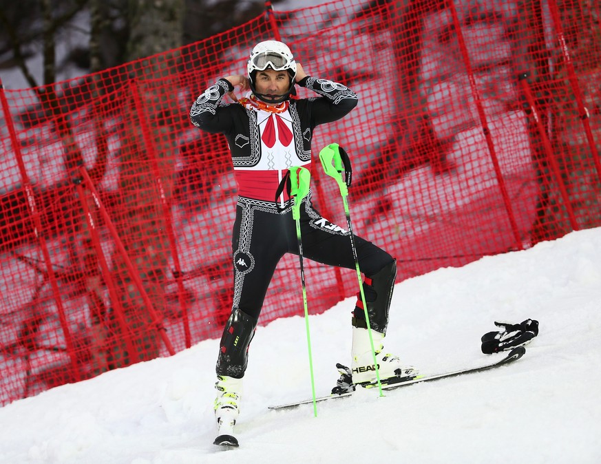 Hervor kommt der unbestritten coolste Skidress der Olympischen Spiele.