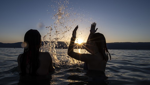 Abendliches Bad im warmen Neuenburgersee.