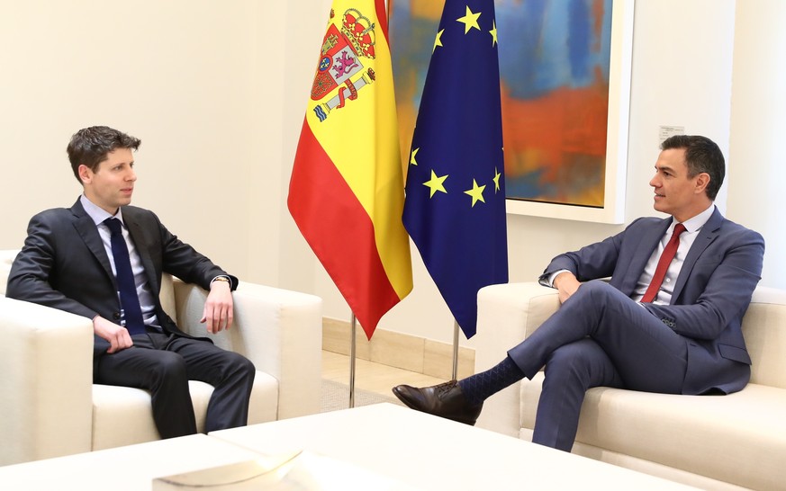 epa10645794 A handout photo made available by the Office of Spain&#039;s Prime Minister shows Spanish Prime Minister, Pedro Sanchez (R), meeting with the CEO of OpenAI, Sam Altman (L), at Moncloa Pala ...