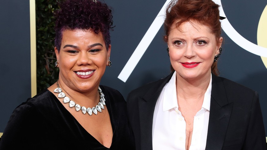 epa06424060 Susan Sarandon (R) and Rosa Clemente (L) arrive for the 75th annual Golden Globe Awards ceremony at the Beverly Hilton Hotel in Beverly Hills, California, USA, 07 January 2018. EPA/MIKE NE ...