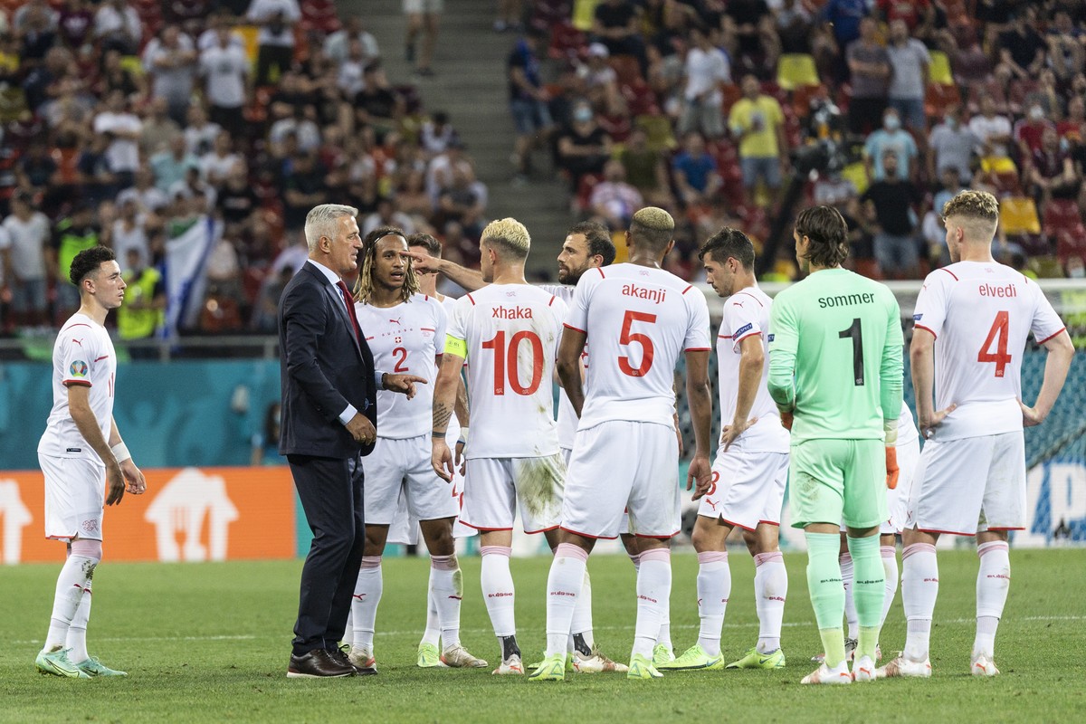 Switzerland's head coach Vladimir Petkovic, 2nd left, talks to his players ahead of overtime of the Euro 2020 soccer tournament round of 16 match between France and Switzerland at the National Ar ...