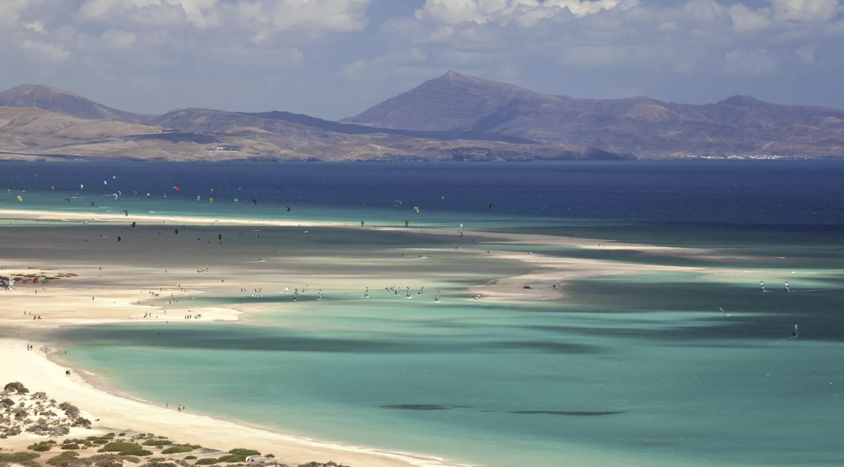 Playa Risco del Paso à Fuerteventura: cette plage est non seulement idéale pour les véliplanchistes, mais elle est également excellente pour la baignade.