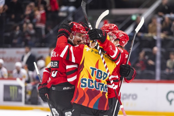La joie des joueurs du Lausanne HC, lors du match du championnat suisse de hockey sur glace de National League entre le Lausanne HC, LHC, et le EHC Kloten, ce mardi, 29 octobre 2024 a la patinoire de  ...
