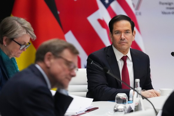 U.S. Secretary of State Marco Rubio, right, at the G7 Foreign Ministers' meeting with partner countries in Cernay-la-Ville outside Paris, France, Friday, March 27, 2026. (AP Photo/Michel Euler, P ...