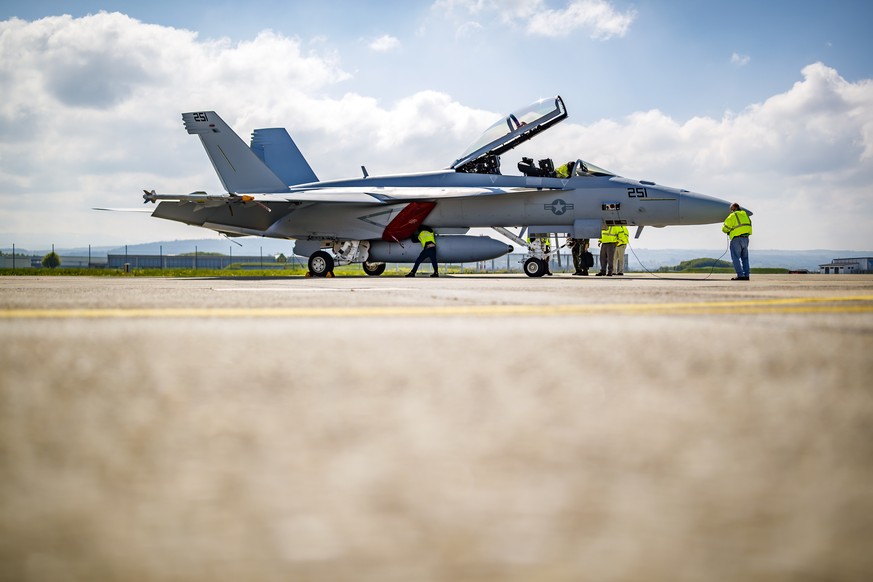 A Boeing F/A-18 Super Hornet fighter jet is pictured after landing during a test and evaluation day at the Swiss Army airbase, in Payerne, Switzerland, Tuesday, April 30, 2019. (KEYSTONE/Valentin Flau ...