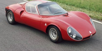Zum 110-Jährigen von Alfa Romeo gibt's hier tonnenweise Bilder schöner Italiener
