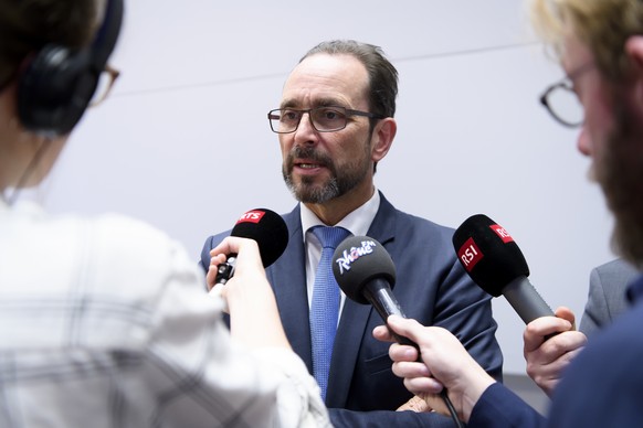 Pascal Strupler, Direktor BAG, spricht mit Journalisten waehrend einer Medienkonferenz ueber die Situation des neuen Coronavirus (2019-nCoV) im Medienzentrum Bundeshaus in Bern, am Dienstag, 25. Febru ...