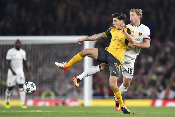 Arsenal&#039;s Hector Bellerin, left, fights for the ball against Basel&#039;s Alexander Fransson, during an UEFA Champions League Group stage Group A matchday 2 soccer match between England&#039;s Ar ...