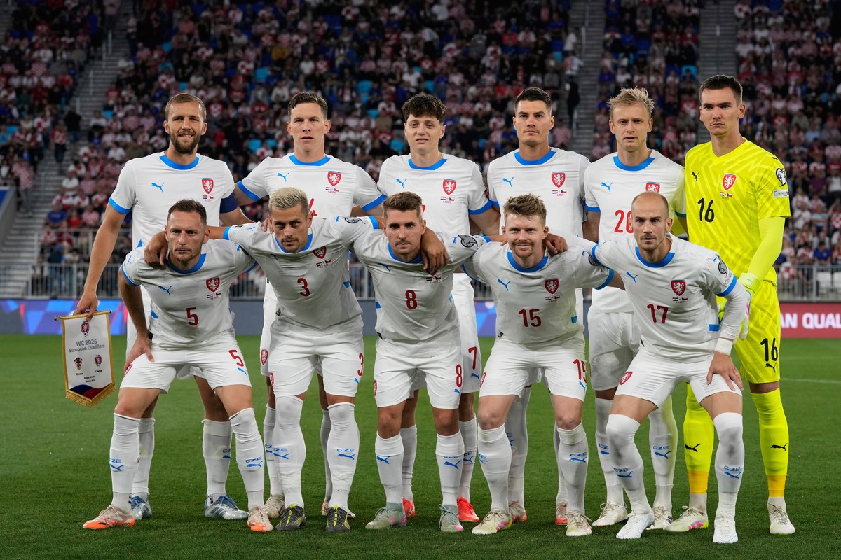 FILE - Czech Republic pose for a team photo ahead of a World Cup 2026 group L qualifying soccer match between Croatia and Czech Republic at the Opus Arena in Osijek, Croatia, Monday, June 9, 2025. (AP ...