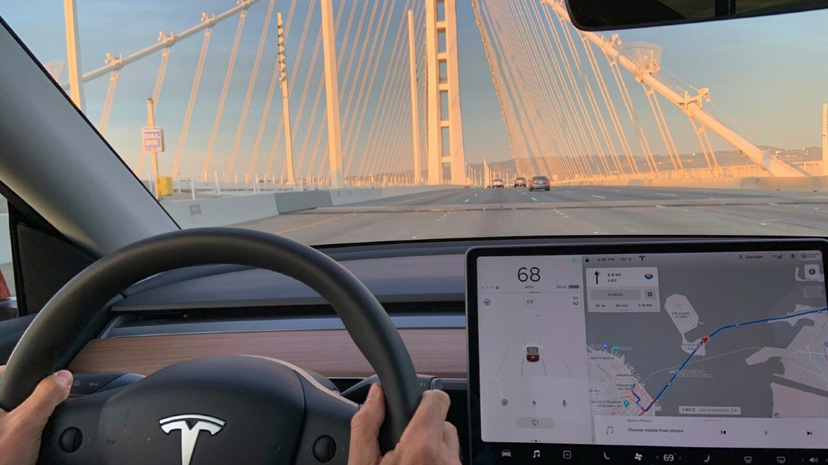 Neuer-rger-f-r-Musk-US-Beh-rde-ermittelt-wegen-Full-Self-Driving-Software-gegen-Tesla