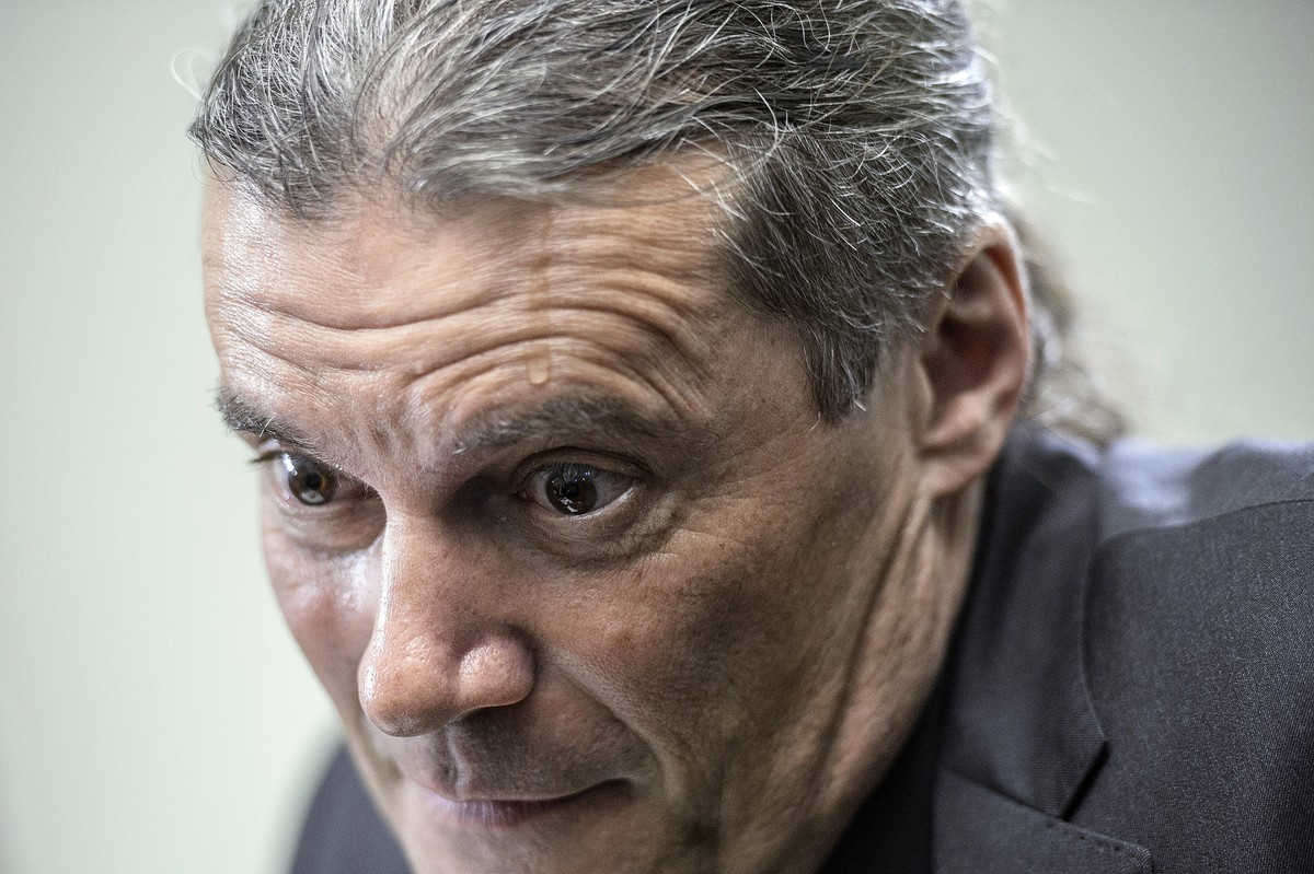 ACHRIV - ZUR ABWAHL VON OSKAR FREYSINGER STELLEN WIR IHNEN DIESES ARCHIVBILD ZUR VERFUEGUNG - Oskar Freysinger Conseiller d'Etat valaisan candidat de la formation "Ensemble a droite" tr ...
