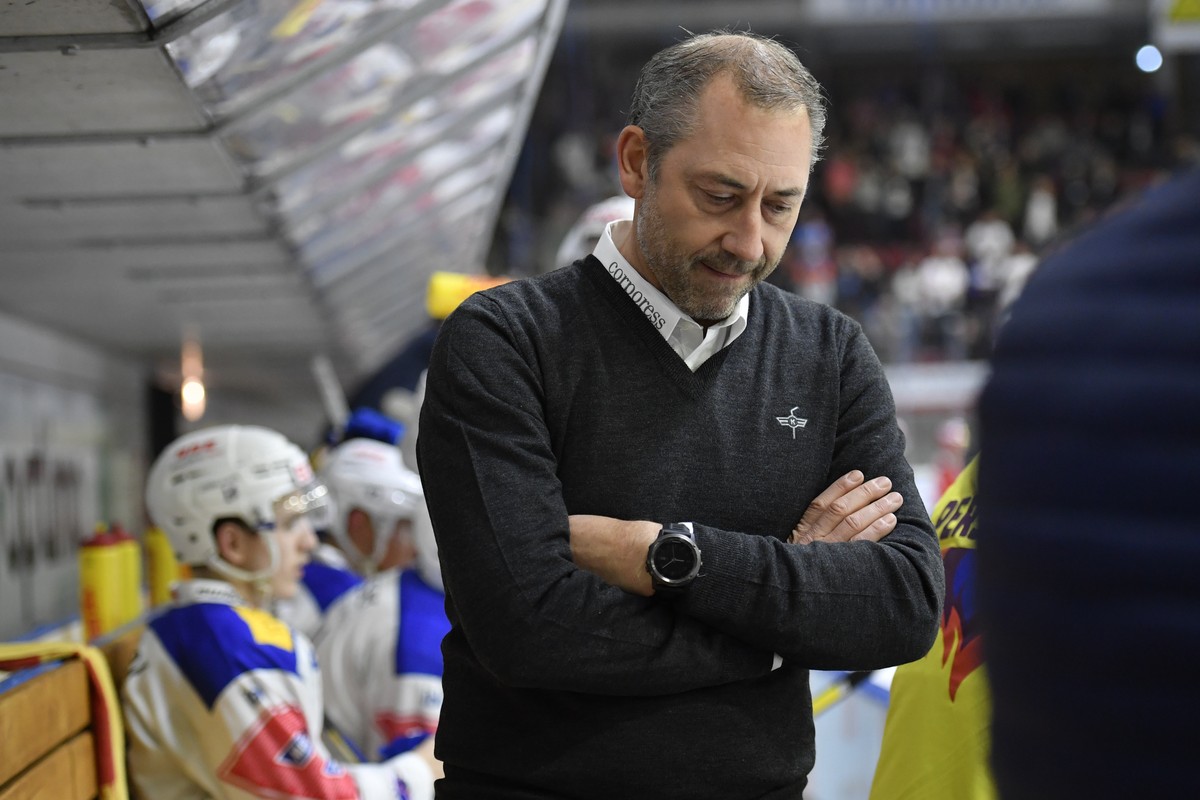 ARCHIV -- ZUR ENTLASSUNG DES TRAINERS ANDRE ROETHELI BEIM EHC KLOTEN AM FREITAG, 1. MAERZ 2019, STELLEN WIR IHNEN FOLGENDES BILDMATERIAL ZUR VERFUEGUNG -- Kloten's Cheftrainer Andre Roetheli, im  ...