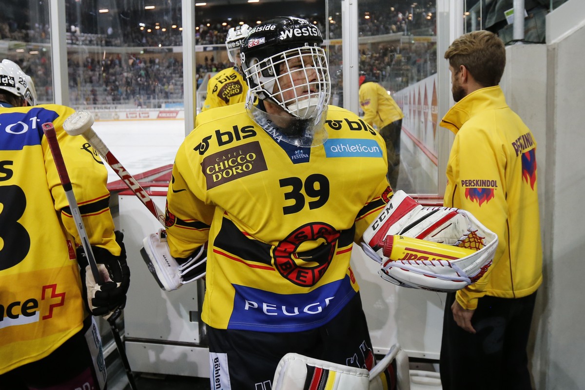 Der aktuelle SCB-Stammgoalie Marco Bührer muss den SCB verlassen.
