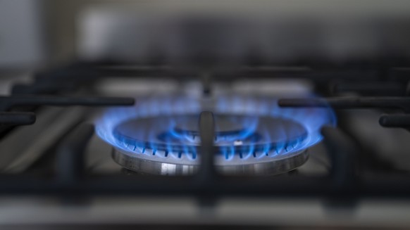 ARCHIVBILD ZUM ZIEL DES BUNDESRATES, IM WINTERHALBJAHR 2022/23 15 PROZENT WENIGER GAS ZU VERBRAUCHEN, AM MITTWOCH, 24. AUGUST 2022 - Ein Gasherd in einer Zuercher Mietwohnung, fotografiert am Dienstag ...