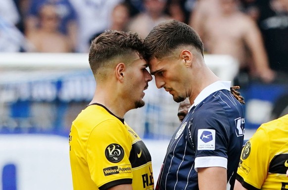 Foto Manuel Geisser 13.08.2023 Fussball Herren Super League Saison 2023/2024 FC Luzern - BSC Young Boys. Kopf an Kopf Filip Ugrinic YB - Ismajl Beka FC Luzern r. Aktion Zweikampf *** Photo Manuel Geis ...