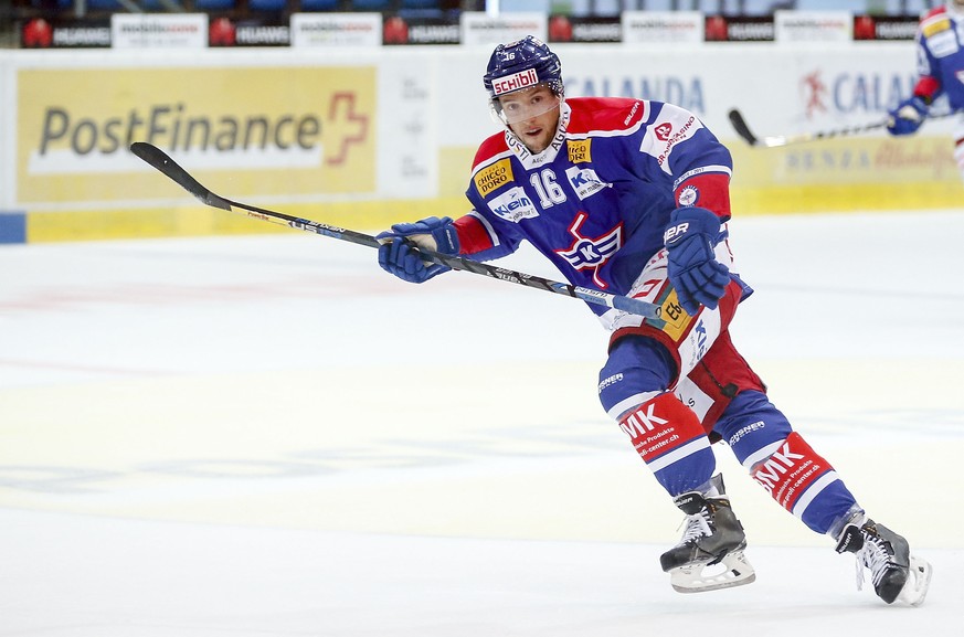 EHC Kloten Stuermer Daniele Grassi waehrend dem Eishockey-Meisterschaftsspiel der National League A zwischen dem EHC Kloten und dem HC Lugano am Freitag, 16. September 2016, in der SWISS Arena in Klot ...