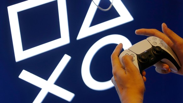epa10260333 A gamer plays with Sony&#039;s PlayStation 5 during the Thailand Game Show 2022 event in Bangkok, Thailand, 23 October 2022. The Thailand Game Show 2022 gaming event showcases a variety of ...