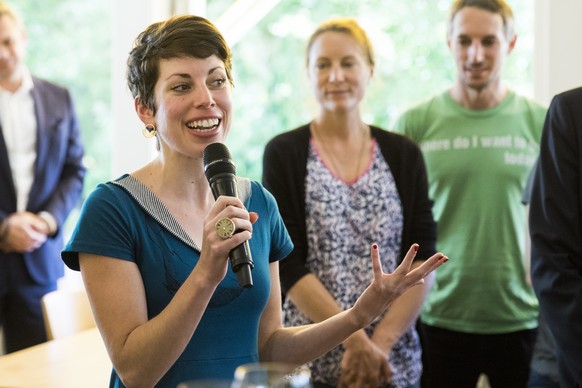 Lisa Mazzone, Nationalraetin SP-GE und Vizepraesidentin VCS-Schweiz, spricht beim Treffpunkt des Komitees &quot;Bundesbeschluss Velo Ja&quot;, am Sonntag, 23. September 2018 in Bern. (KEYSTONE/Peter K ...