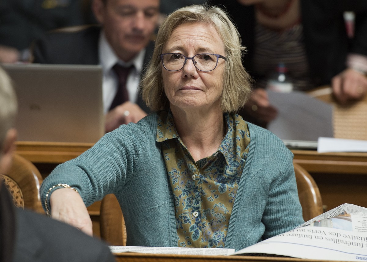 Laurence Rielle Fehlmann (SP/GE) waehrend der Beratungen zum neuen Militaergesetz am Mittwoch, 2. Dezember 2015, im Nationalratssaal in Bern. (KEYSTONE/Lukas Lehmann)