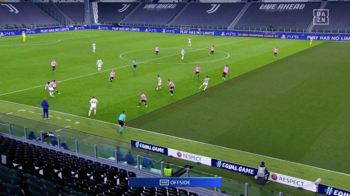 15. Minute: Abseits.