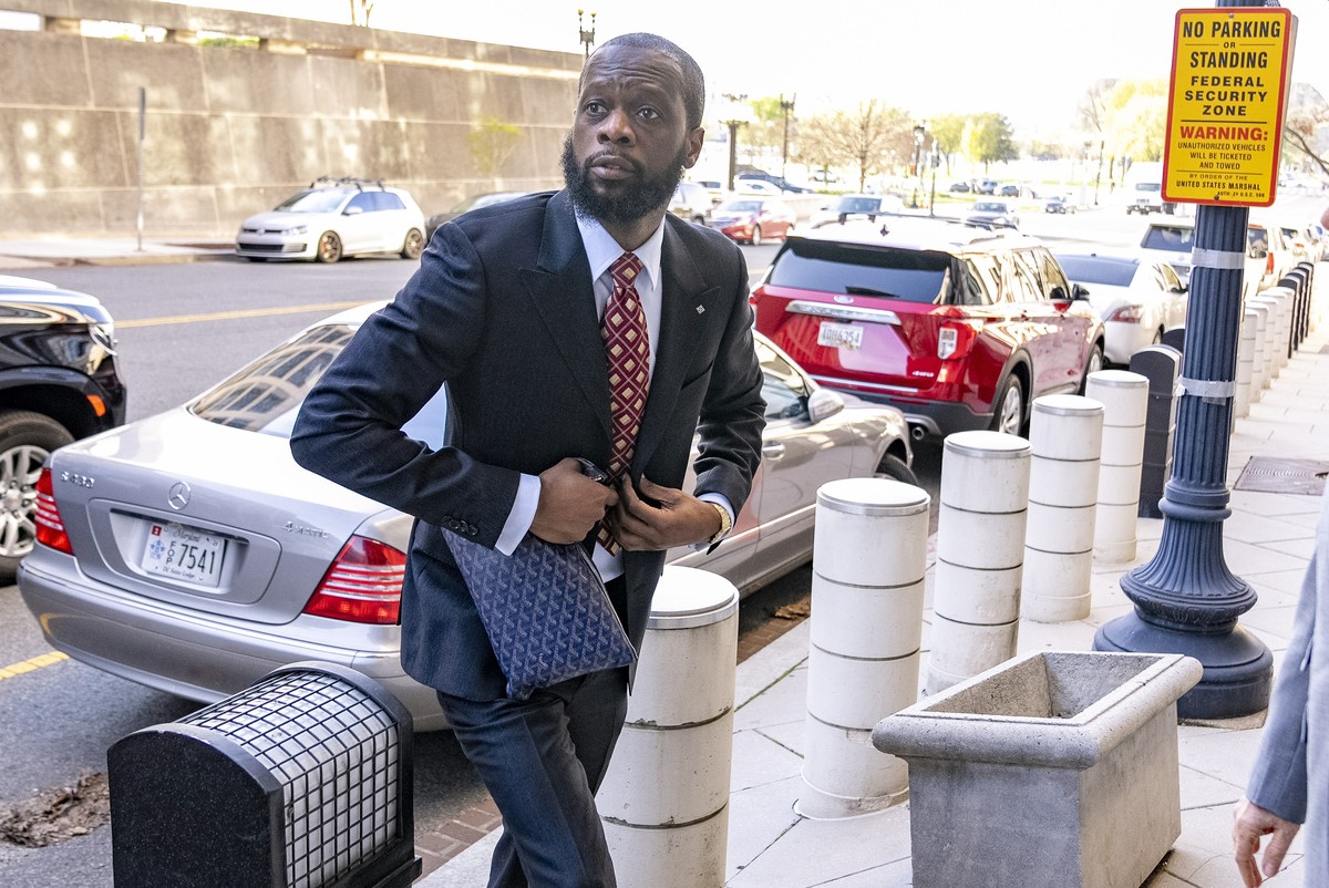 Prakazrel "Pras" Michel, a member of the 1990s hip-hop group the Fugees, arrives at federal court April 3, 2023, in Washington. (AP Photo/Andrew Harnik, File)
Prakazrel Michel,David Kenner