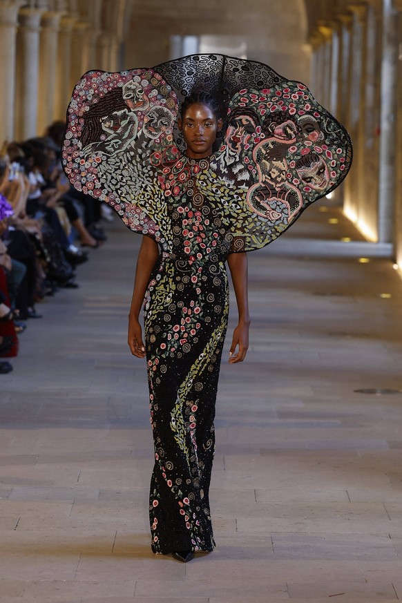 Rahul Mishra Fashion Show Haute Couture Fall Winter 2025 2026 Collection during Paris Fashion Week June 7th, 2025 Rahul Mishra Fashion Show Haute Couture Fall Winter 2025 2026 Collection , during Pari ...