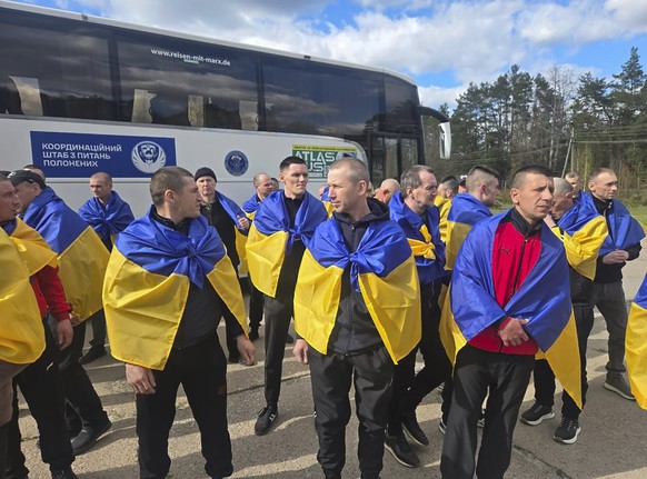 epa12911827 A handout photo made available by the Presidential Press Service shows Ukrainian prisoners of war (POWs) reacting following a prisoner swap at an undisclosed location in Ukraine, 24 April  ...