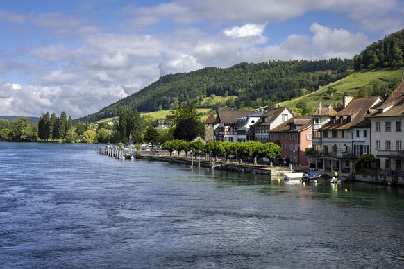 Die Schifflaendi von Stein am Rhein mit dem Fluss Rhein, vorne, aufgenommen am Dienstag, 28. Mai 2024 in Stein am Rhein. Die Stimmbevoelkerung von Stein am Rhein stimmt am 9. Juni ueber einen Verpflic ...