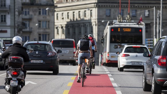 Taegliche Verkehrsueberlastung rund um das Seebecken in der Stadt Luzern, fotografiert am Dienstag, 29. Mai 2018. Die Projekte &quot;Bypass Luzern&quot; und &quot;Spange Nord&quot; soll das Stadtzentr ...