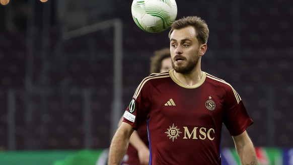 Servette&#039;s midfielder Timothe Cognat controls the ball, during the UEFA Conference League Play Off 1st leg soccer match between Switzerland&#039;s Servette FC and Bulgaria&#039;s PFC Ludogorets R ...