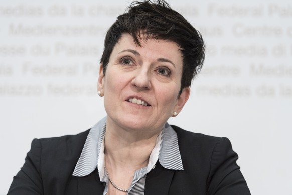 Nicoletta della Valle, Direktorin Fedpol, Mitte, erlaeutert zusammen mit den Mitgliedern der Task Force des Bundes TETRA die Bemuehungen zur Terrorismusbekaempfung, am Dienstag, 14. Maerz 2017 in Bern ...