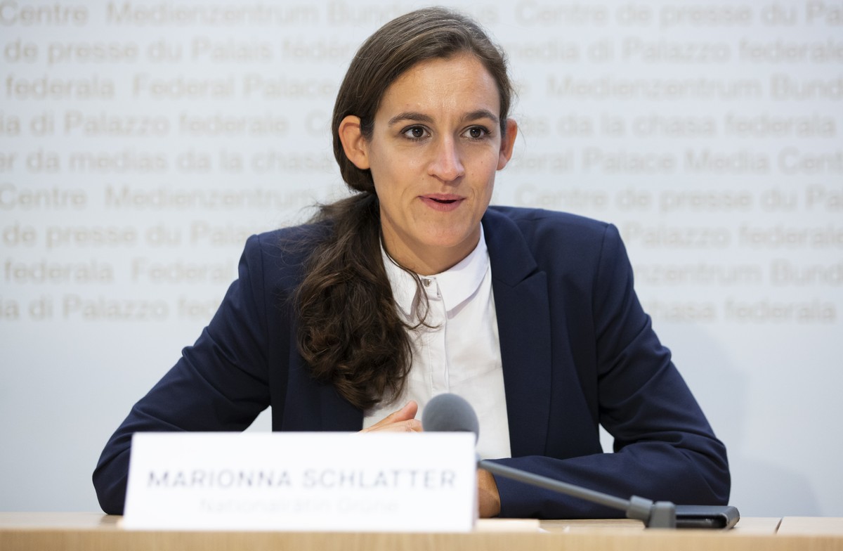 Marionna Schlatter-Schmid, Nationalraetin GP-ZH, spricht waehrend einer Medienkonferenz zur Lancierung der Kampagne "Nein zu den Kampfjet-Milliarden", am Freitag, 14. August 2020 in Bern. (K ...