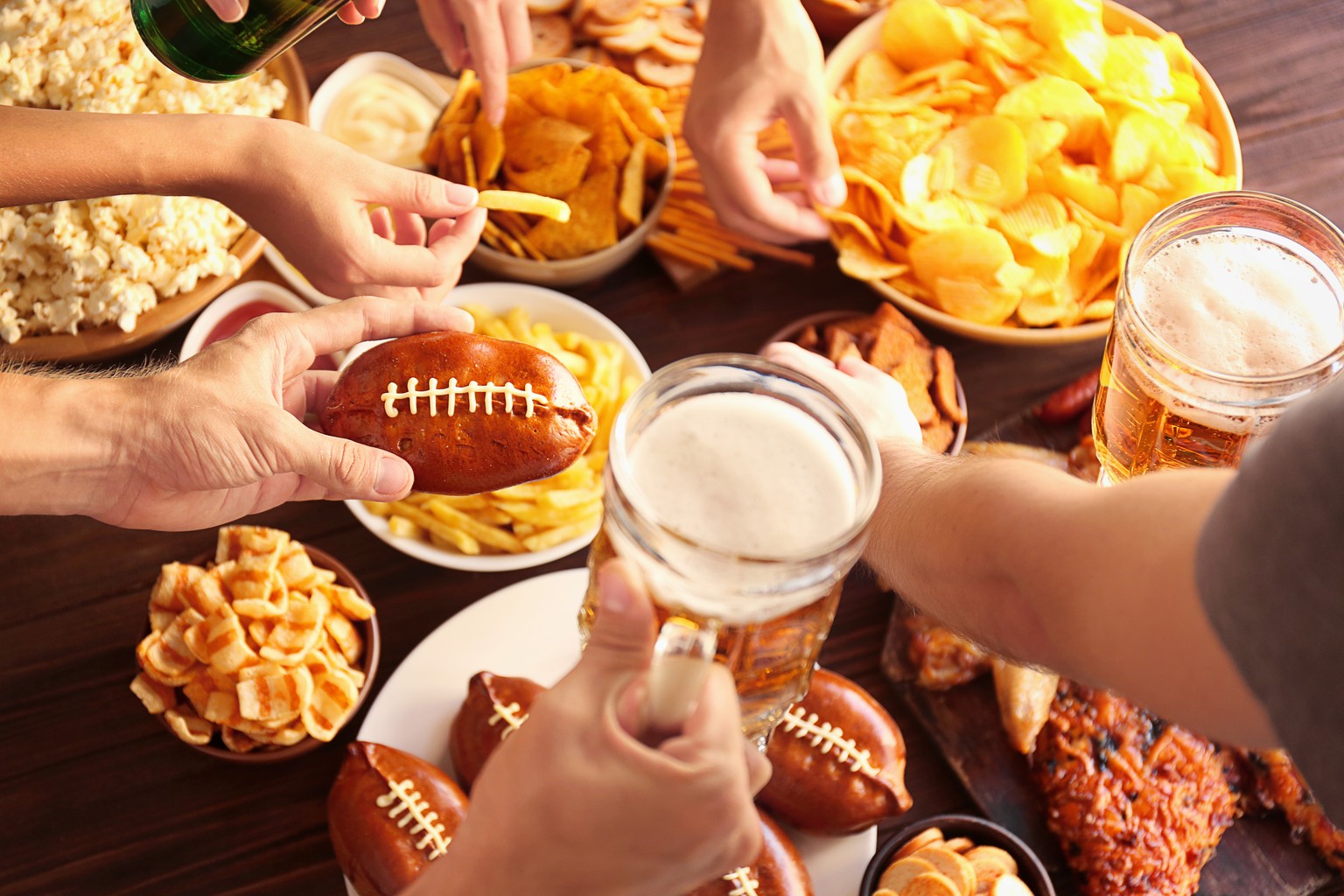 Fettiges Essen und Bier gehört zum Super Bowl wie die Halbzeit-Show und das bisschen Football, das gespielt wird.