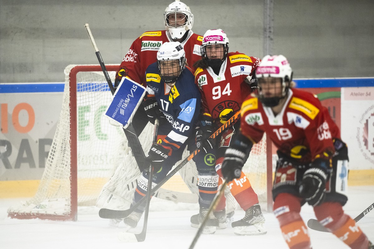 From left , Ambri's players Theresa Knutsonand Bern's player Alena Lynn Rossel, at the Swiss Women's National League Ice Hockey Championship match between, HCAP Girls - SC Bern on Satur ...