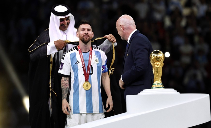 AL DAAYEN - lr Emir of Qatar Sheikh Tamim bin Hamad Al Thani, Lionel Messi of Argentina and FIFA President Gianni Infantino with the world cup trophy, FIFA World Cup, WM, Weltmeisterschaft, Fussball T ...