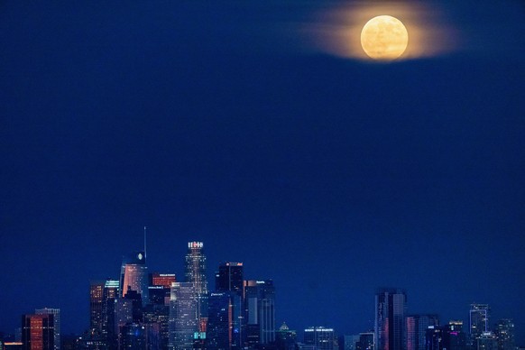 The Beaver Moon, also a supermoon, rises over downtown Los Angeles, Wednesday, Nov. 5, 2025, in Los Angeles. (AP Photo/Ethan Swope)
Supermoon California