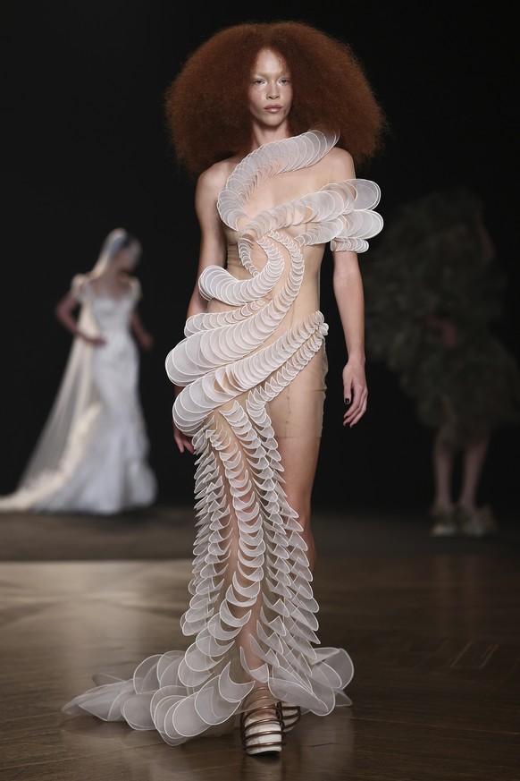 A model wears a creation as part of the Iris van Herpen Fall-Winter 2025/26 Haute Couture collection presented Monday, July 7, 2025, in Paris. (AP Photo/Tom Nicholson)
France Fashion Iris van Herpen F ...