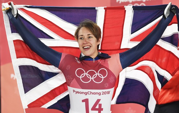 epa06536374 Lizzy Yarnold of Great Britain celebrates after winning the Women&#039;s Skeleton competition at the Olympic Sliding Centre during the PyeongChang 2018 Olympic Games, South Korea, 17 Febru ...