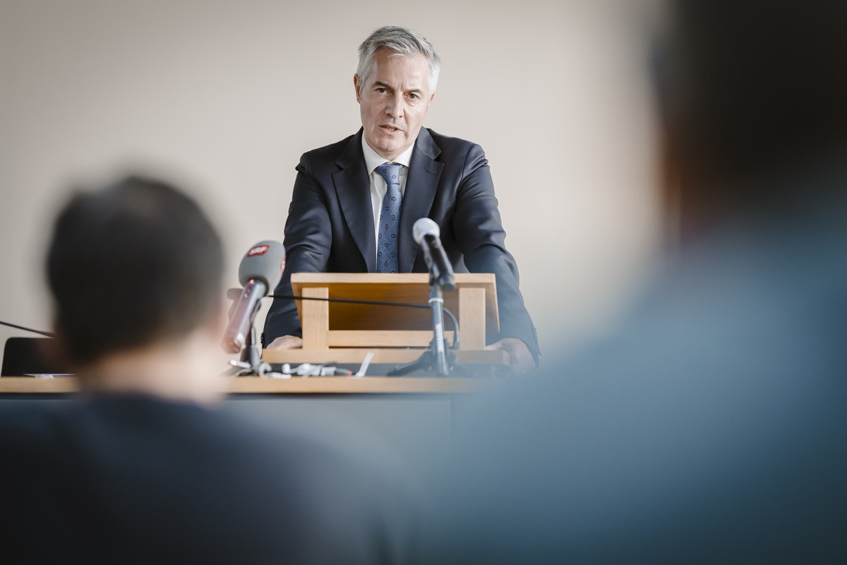 Pierre-Antoine Hildbrand, conseiller municipal de Lausanne s'exprime lors d'une conference de presse sur la prise de connaissance de la Municipalite de l?existence de messages transmis par l ...