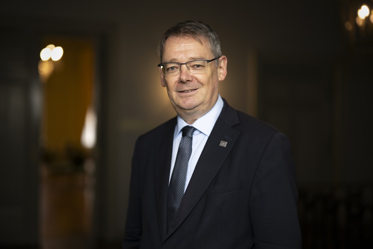 Staatsrat und Bundesratskandidat Franz Ruppen (SVP-VS) posiert fuer den Fotografen nach einer Medienkonferenz zur Bekanntgabe der beiden Oberwalliser Bundesratskandidaten, am Freitag, 23. Oktober 2026 ...