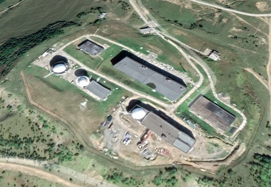 Google-Earth-Bilder (August 2019) zeigen angeblich die Bauarbeiten am Lasersystem.