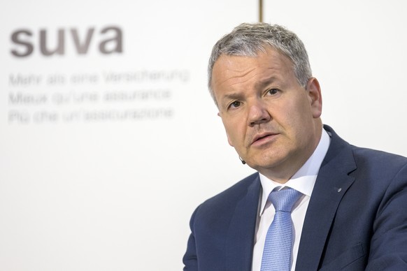 Felix Weber, Vorsitzender der Geschaeftsleitung, spricht waehrend der Suva Bilanzmedienkonferenz am Freitag, 9. Juni 2017, in Luzern. (KEYSTONE/Alexandra Wey)