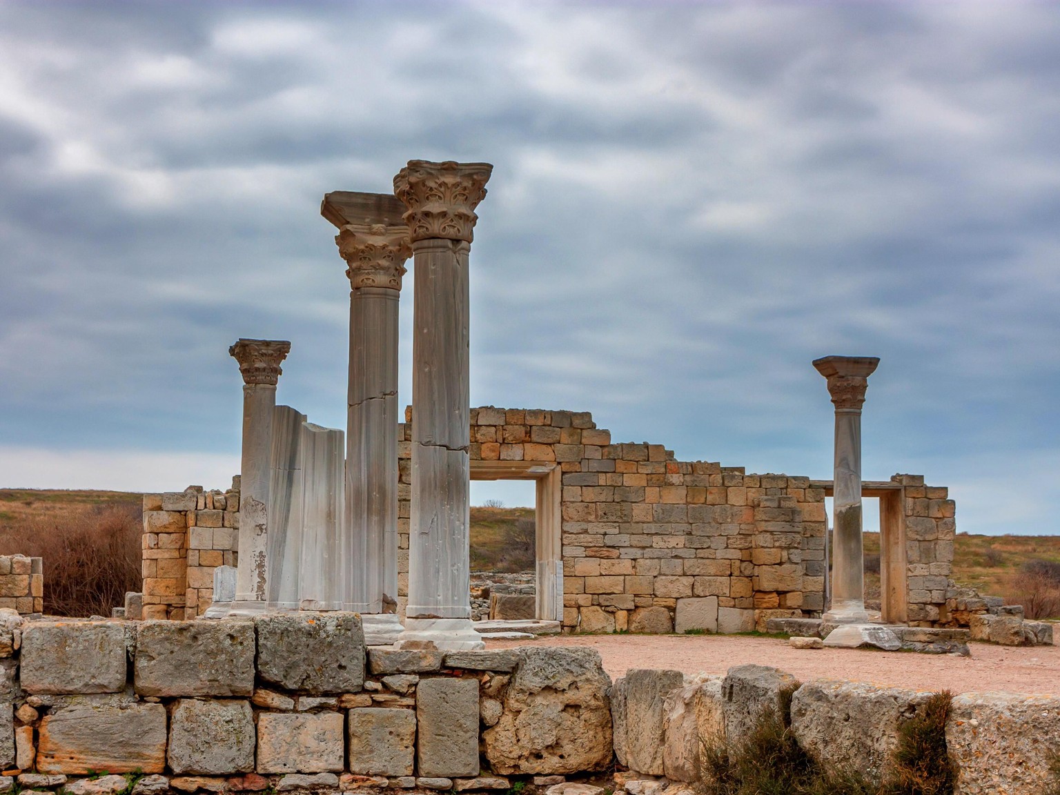 Chersonesus-Ruinen auf der Krim
Ruins of ancient Chersonesus Tauric archaeological park in Sevastopol, Crimea