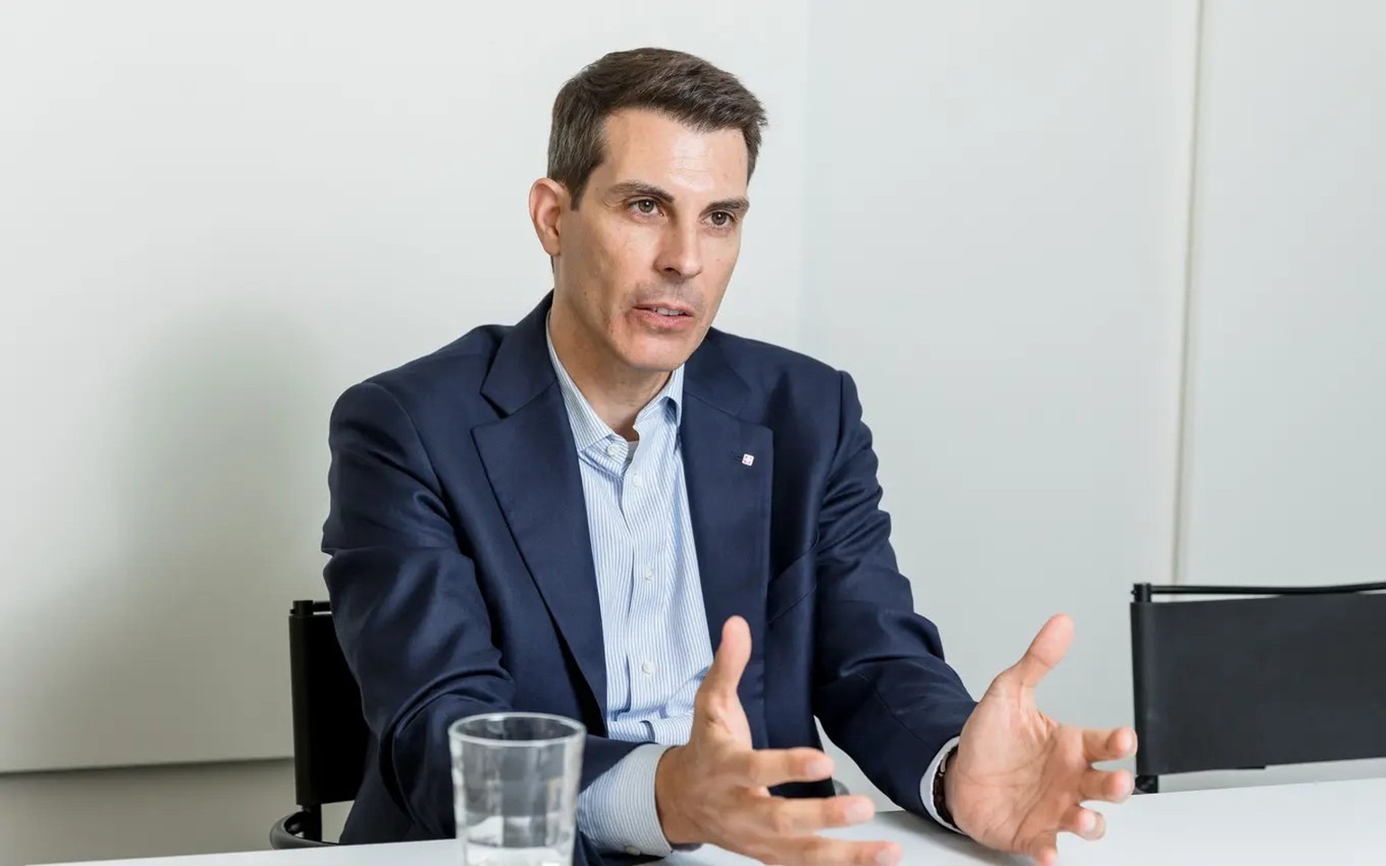 Will die Zuwanderung aus der EU in die Schweiz mit einer wirksamen Schutzklausel drosseln: FDP-Präsident Thierry Burkart.